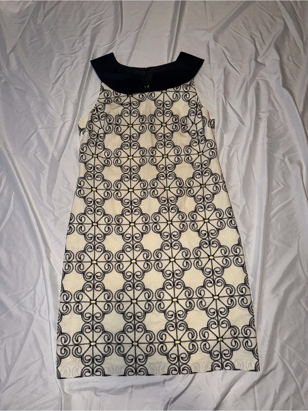 Adrianna Papell Size 10 Ivory Black Embroidered Sleeveless Sheath mini Dress